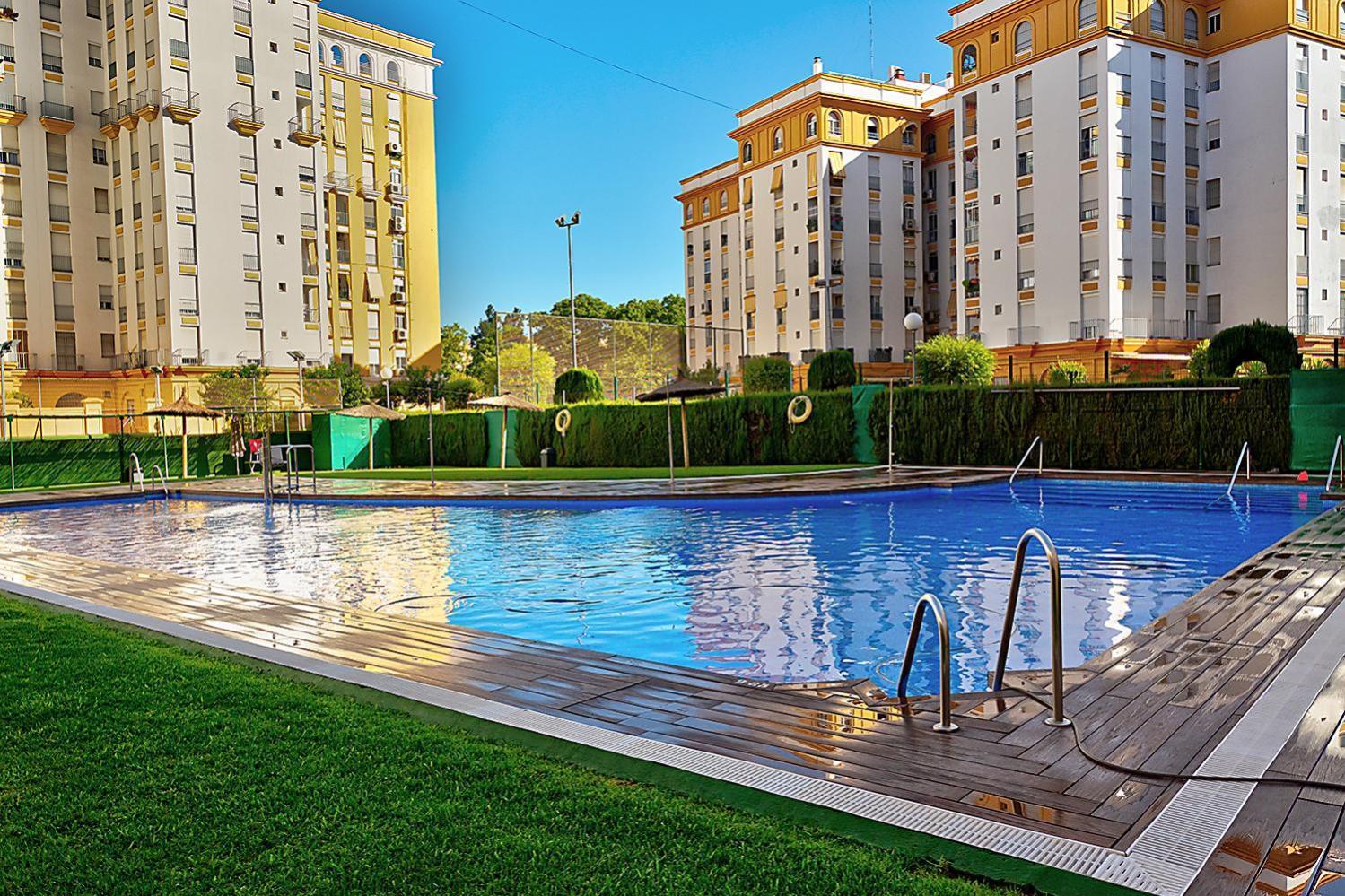 Luxury Apartment In Seville With Pool מראה חיצוני תמונה